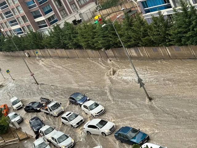 Ankara'da Sel Tehlikesi: Keçiören'de Yeniden Sağanak Yağış Uyarısı